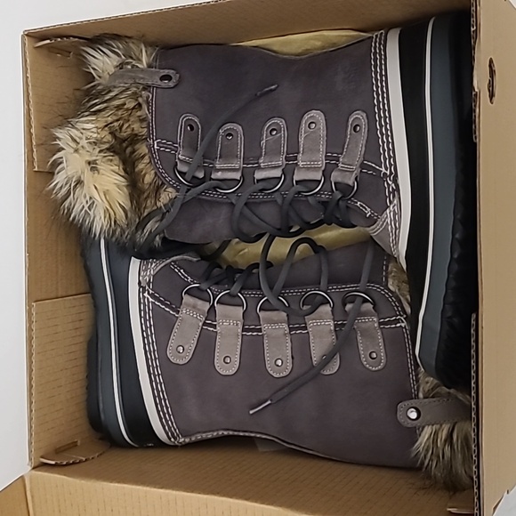 NIB Sorel JOAN OF ARCTIC Size 7